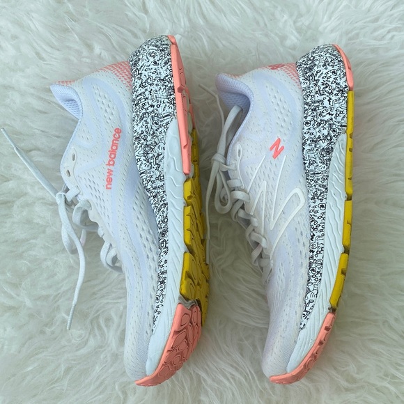New Balance Women's Fresh Foam 880 Athletic Shoes in White and Pink Size 8 - Picture 2 of 8